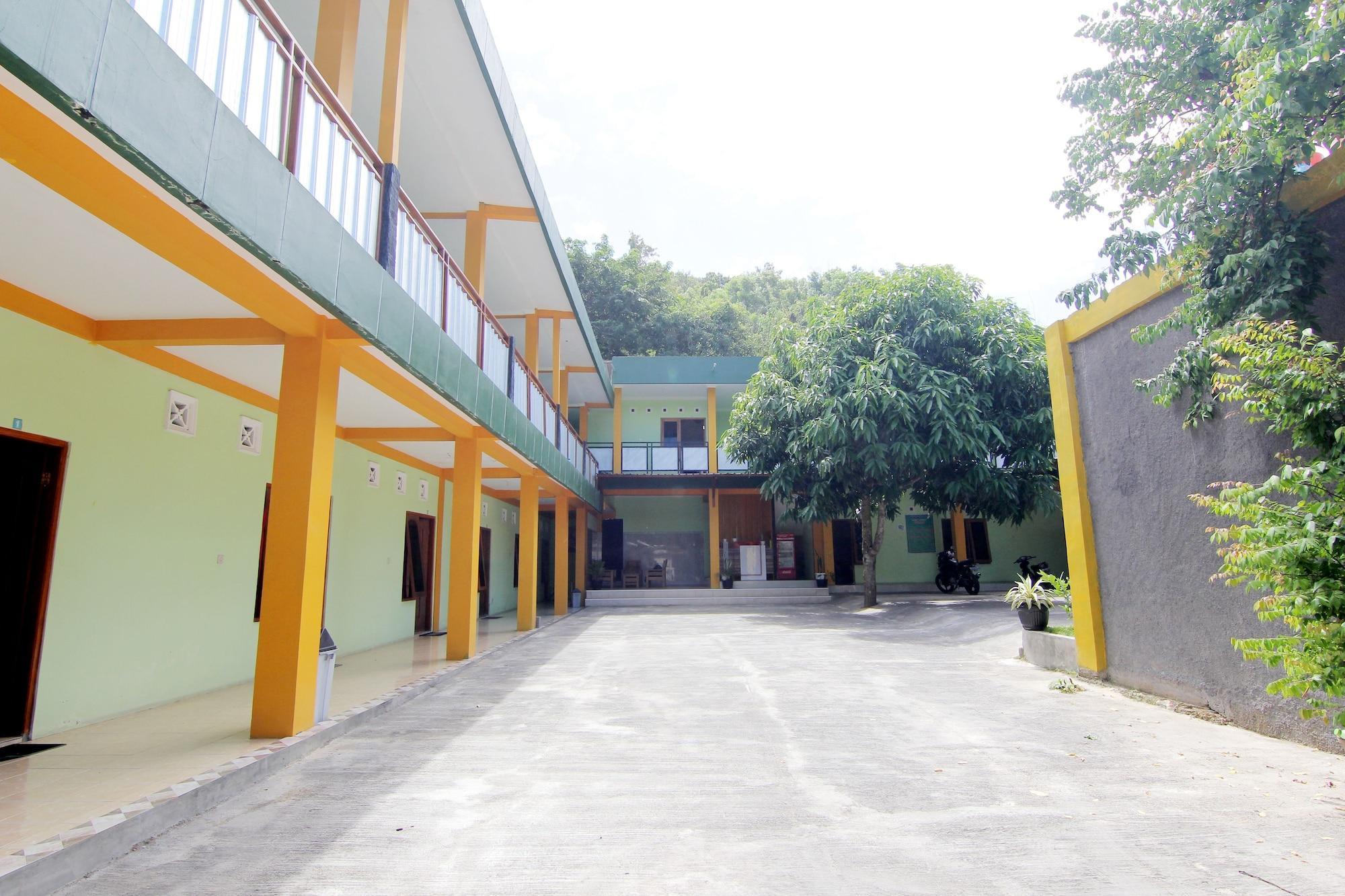 Losmen Alden Kretek Exterior foto